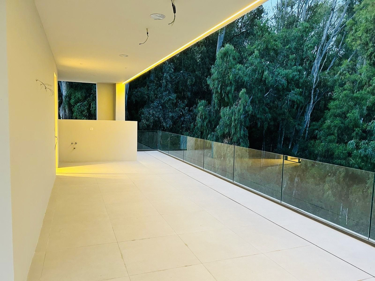 5 Bed Townhouse for sale in Nueva Andalucía Costa Del Sol, Málaga, Spain
