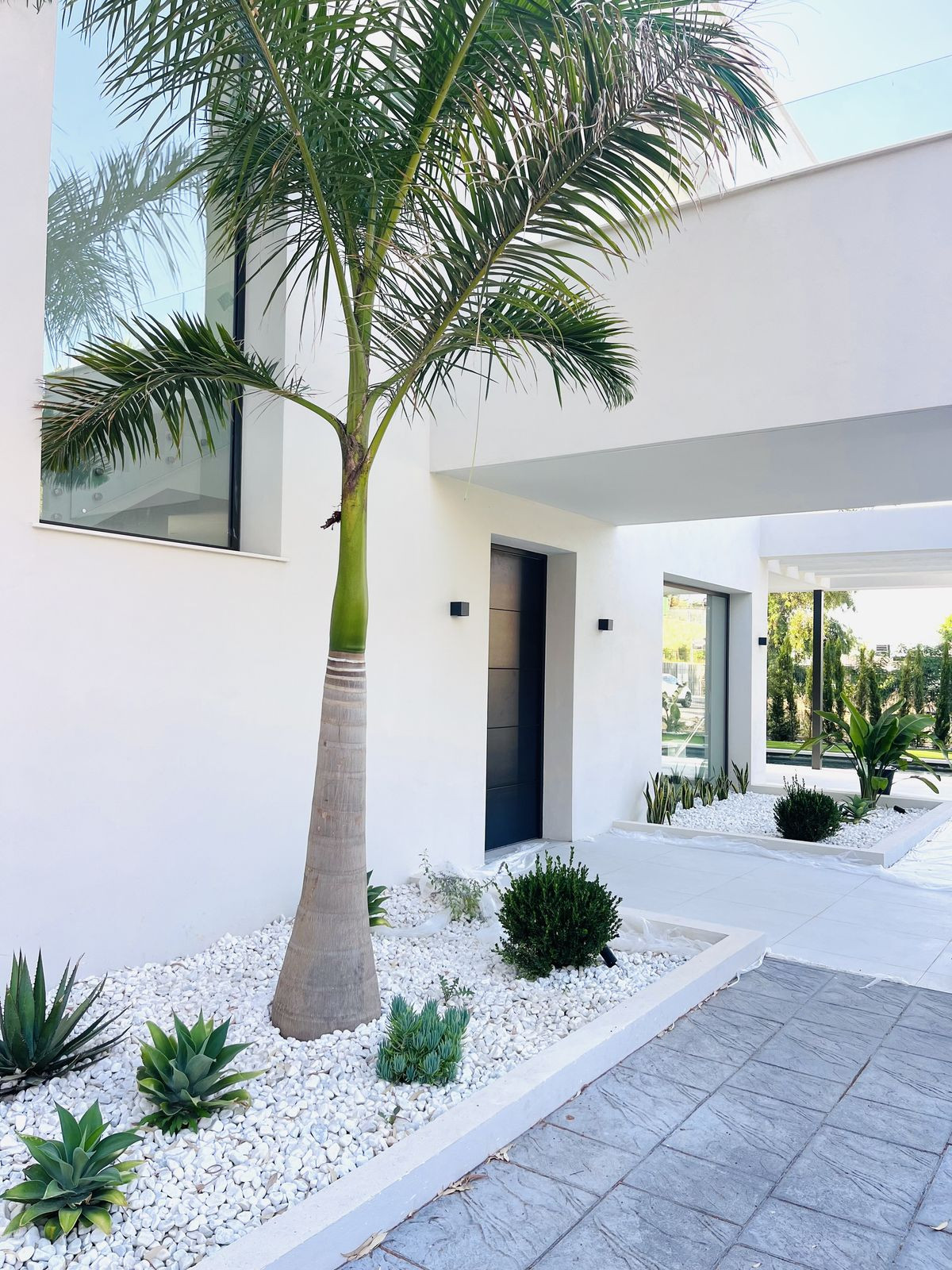 5 Bed Townhouse for sale in Nueva Andalucía Costa Del Sol, Málaga, Spain