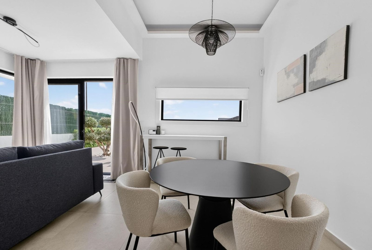 Se vende Villa - Chalet de 3 dormitorios en Costa Blanca, Alicante, España