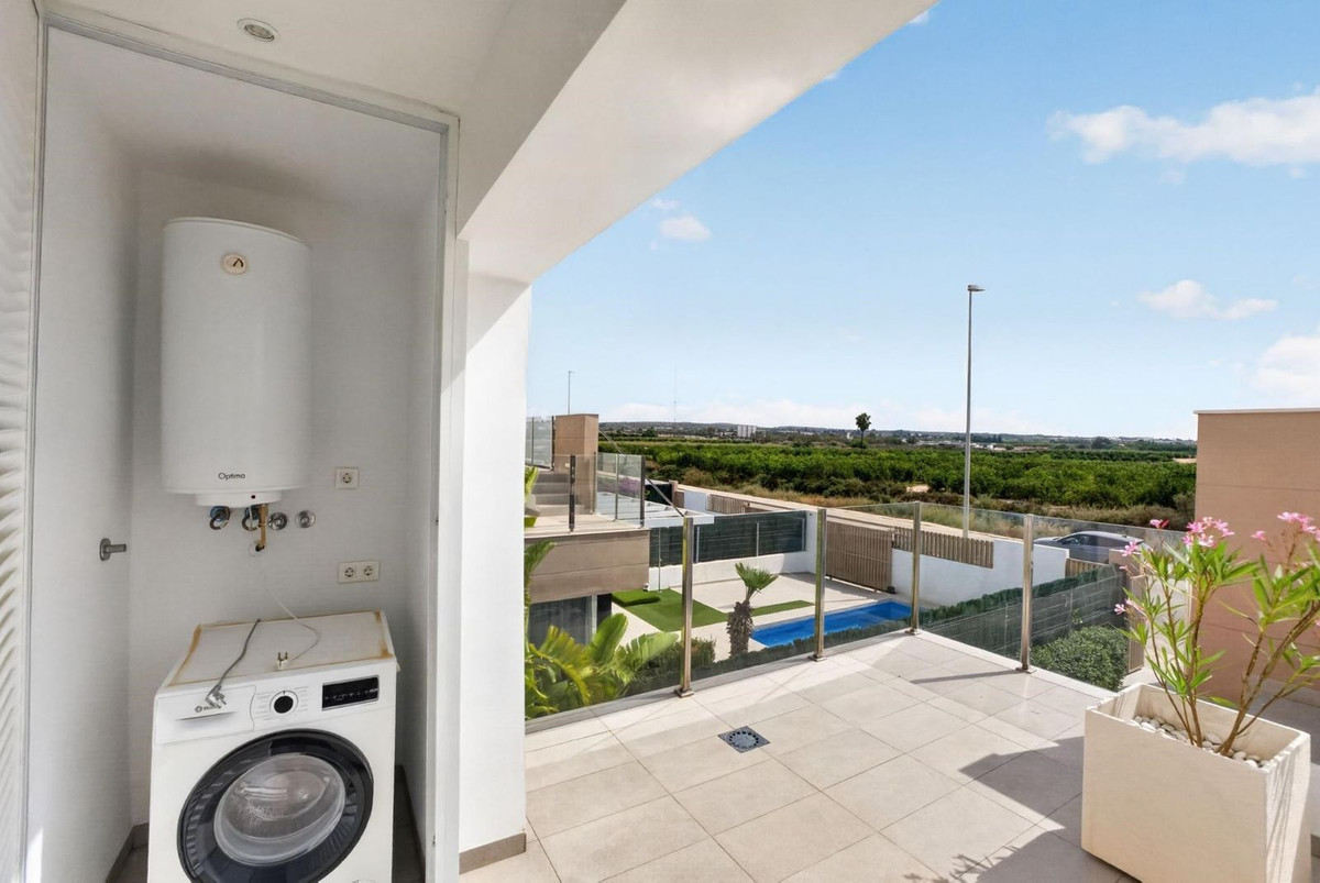 Se vende Villa - Chalet de 3 dormitorios en Costa Blanca, Alicante, España