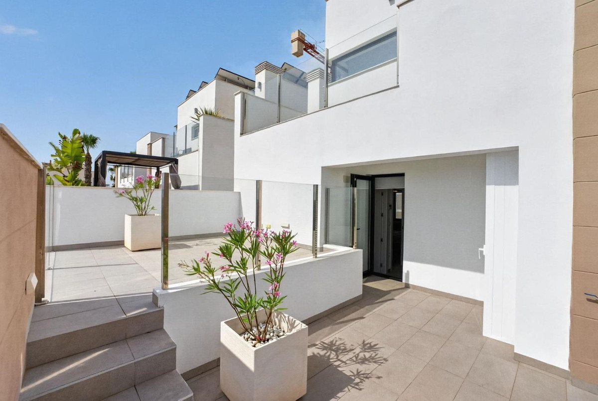 Se vende Villa - Chalet de 3 dormitorios en Costa Blanca, Alicante, España