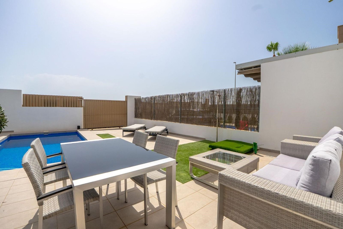Se vende Villa - Chalet de 3 dormitorios en Costa Blanca, Alicante, España