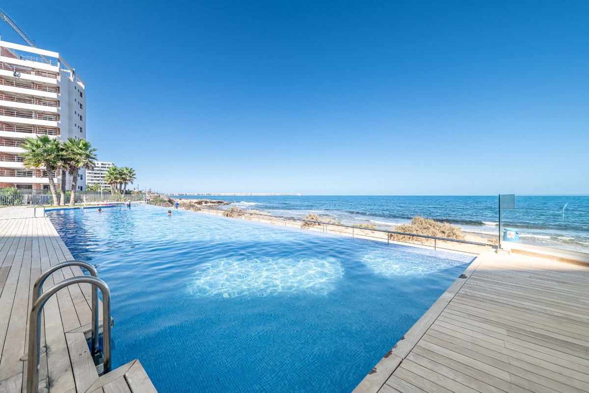 Se vende Apartamento Planta Baja de 2 dormitorios en Costa Blanca, Alicante, España