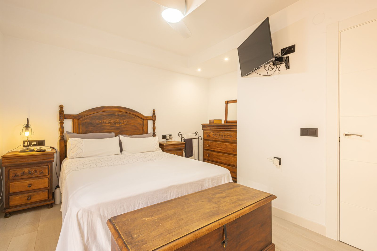 3 Bed Apartment for sale in Fuengirola Costa Del Sol, Málaga, Spain