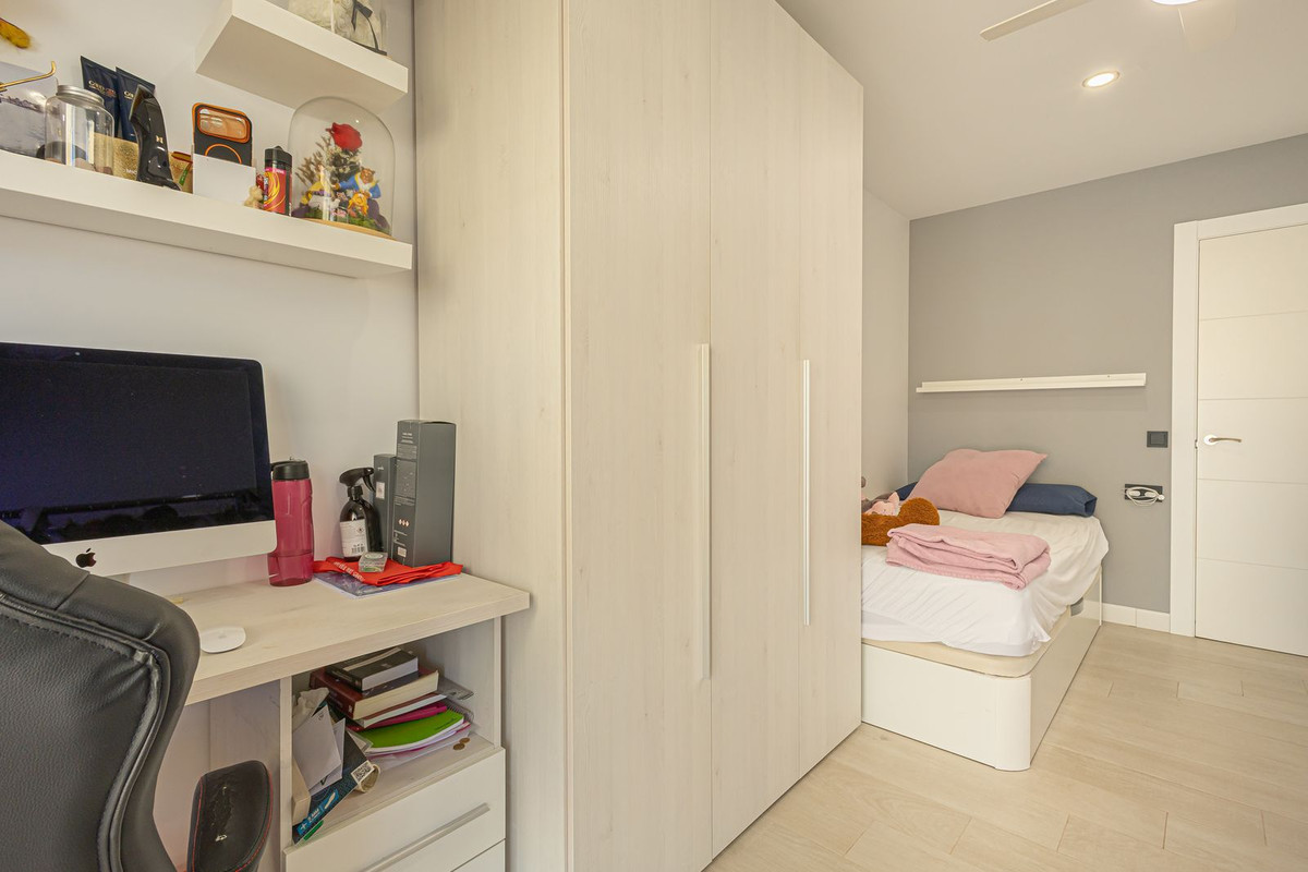 3 Bed Apartment for sale in Fuengirola Costa Del Sol, Málaga, Spain