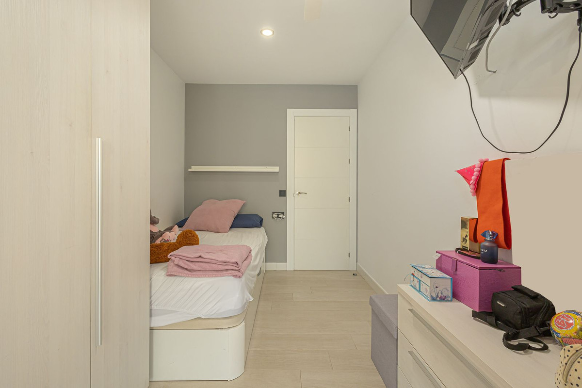3 Bed Apartment for sale in Fuengirola Costa Del Sol, Málaga, Spain