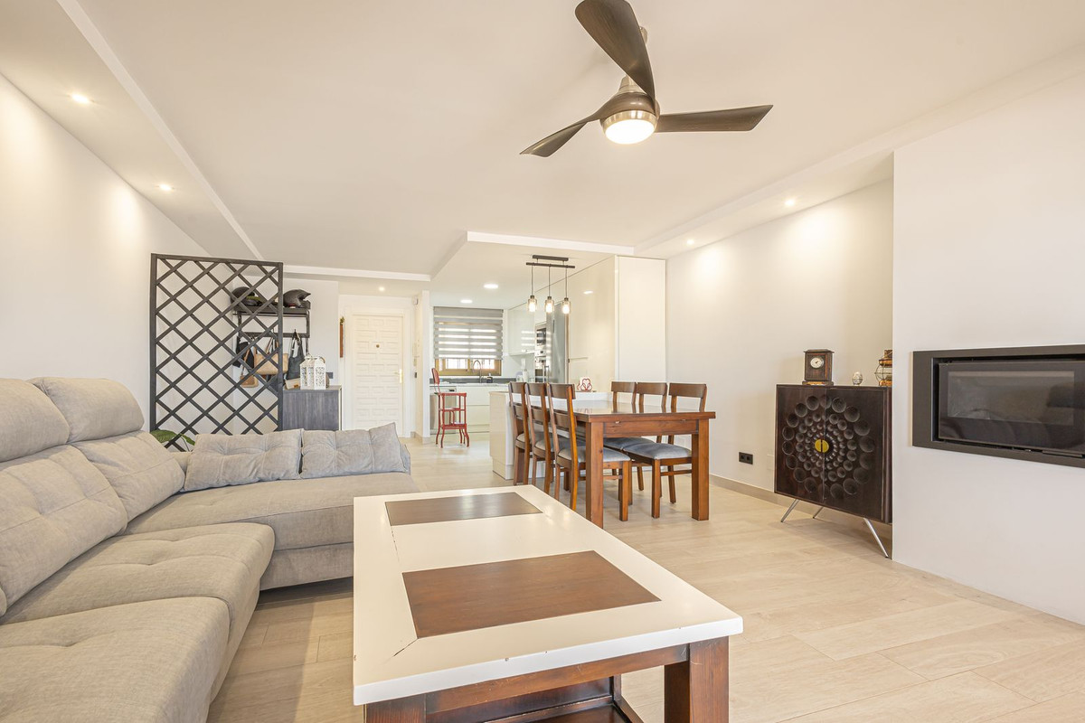 3 Bed Apartment for sale in Fuengirola Costa Del Sol, Málaga, Spain