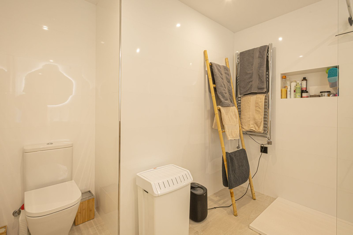 3 Bed Apartment for sale in Fuengirola Costa Del Sol, Málaga, Spain