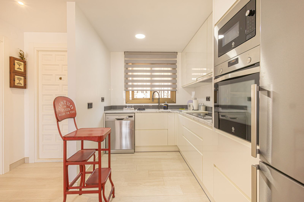 3 Bed Apartment for sale in Fuengirola Costa Del Sol, Málaga, Spain