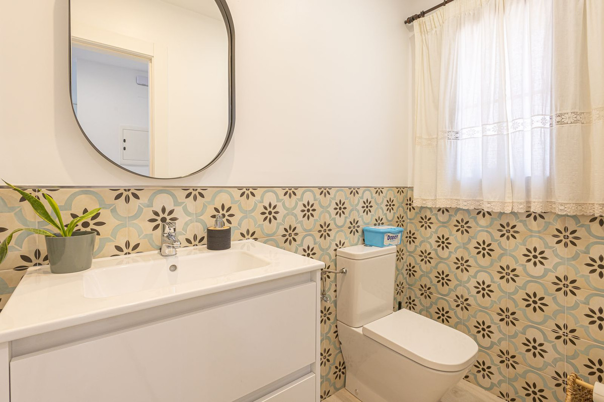 3 Bed Apartment for sale in Fuengirola Costa Del Sol, Málaga, Spain