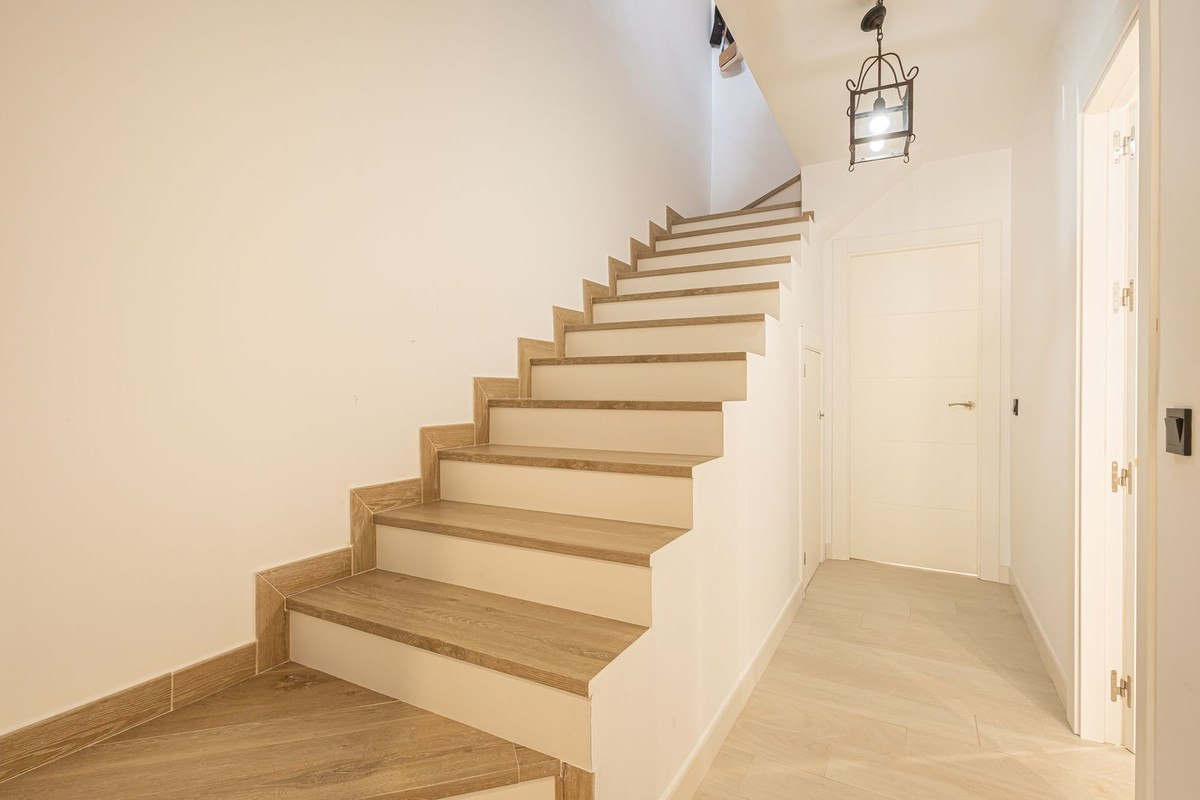 3 Bed Apartment for sale in Fuengirola Costa Del Sol, Málaga, Spain
