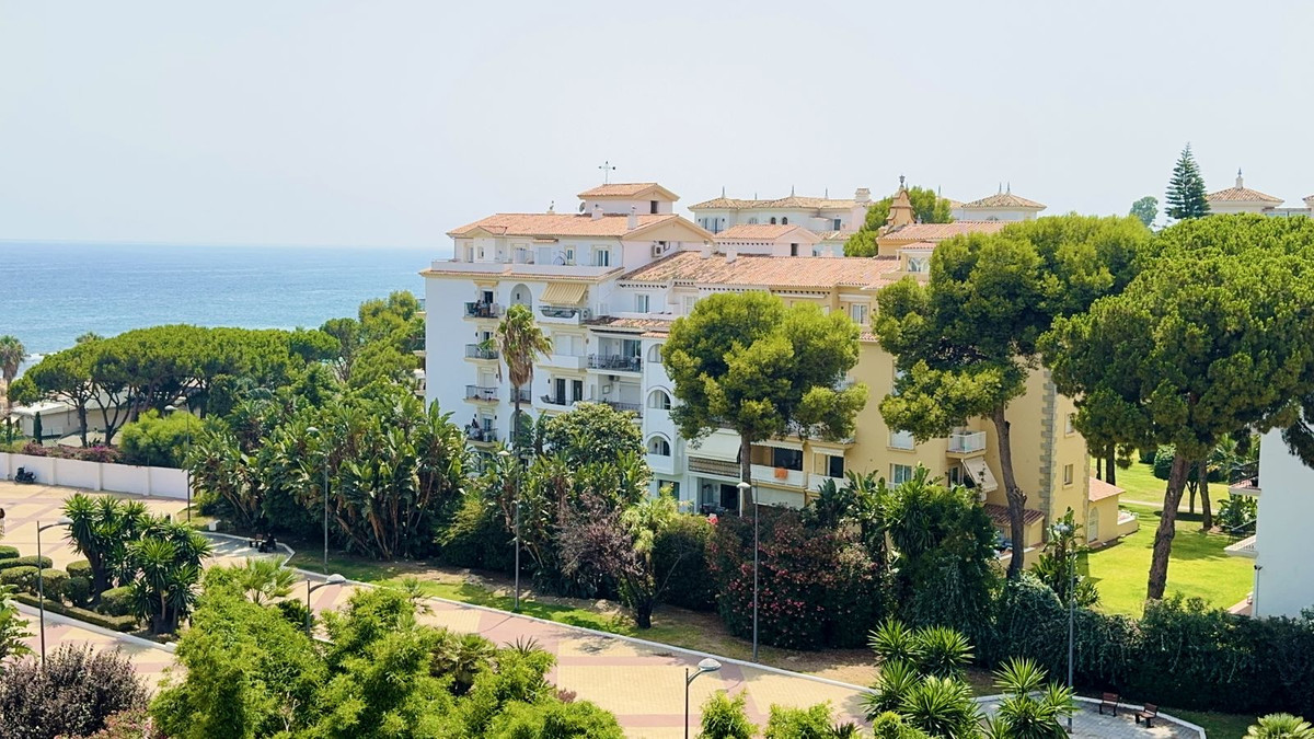 2 Bed Apartment for sale in Puerto Banús Costa Del Sol, Málaga, Spain