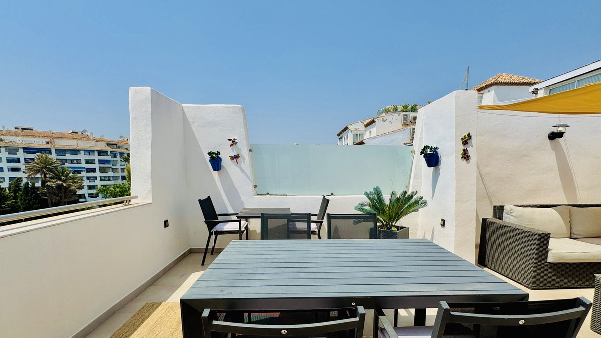 2 Bed Apartment for sale in Puerto Banús Costa Del Sol, Málaga, Spain