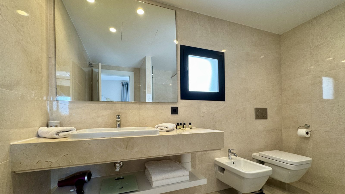 2 Bed Apartment for sale in Puerto Banús Costa Del Sol, Málaga, Spain