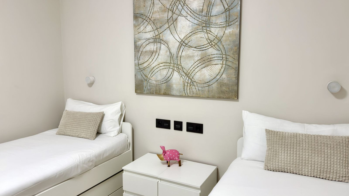 2 Bed Apartment for sale in Puerto Banús Costa Del Sol, Málaga, Spain