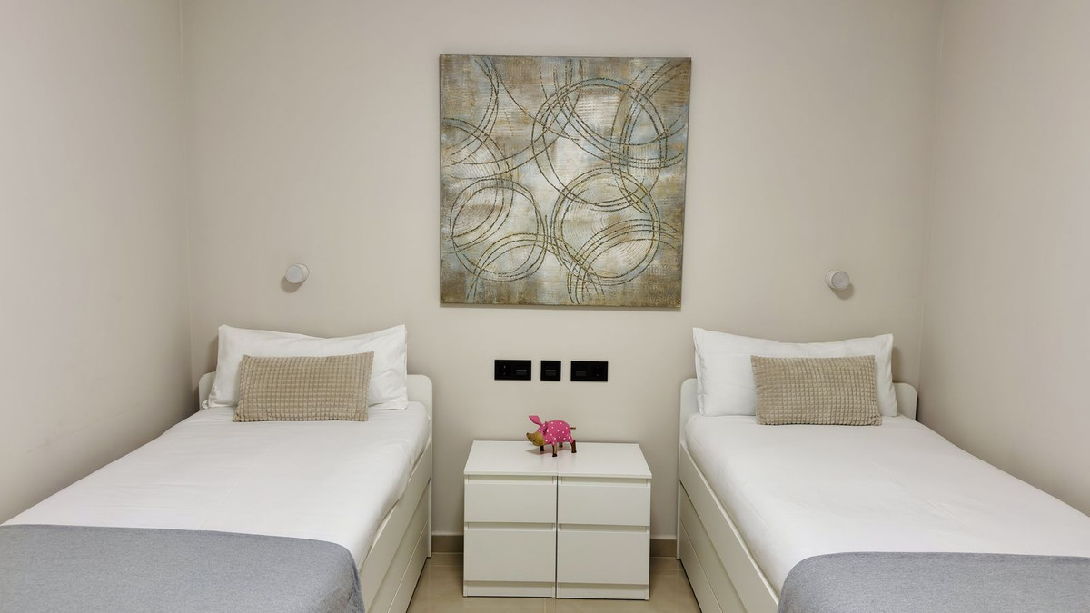 2 Bed Apartment for sale in Puerto Banús Costa Del Sol, Málaga, Spain