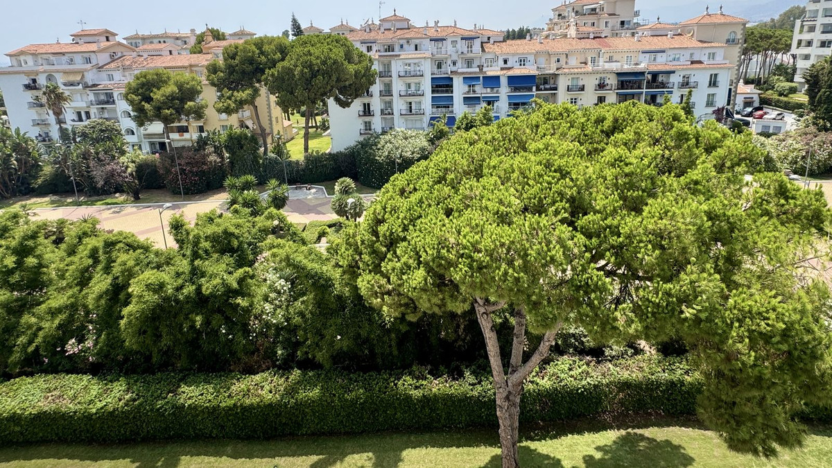 2 Bed Apartment for sale in Puerto Banús Costa Del Sol, Málaga, Spain