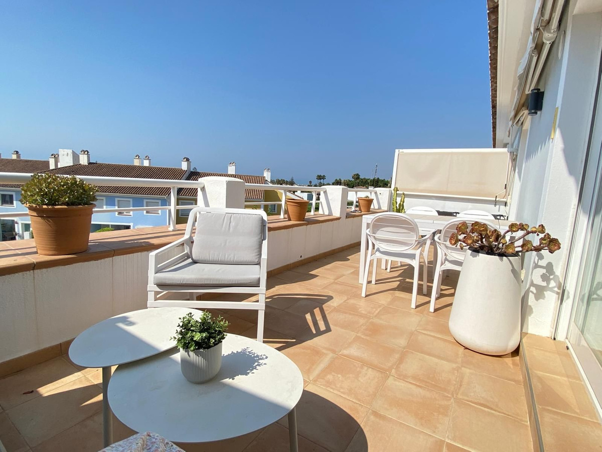 2 Bed Apartment for sale in Estepona Costa Del Sol, Málaga, Spain