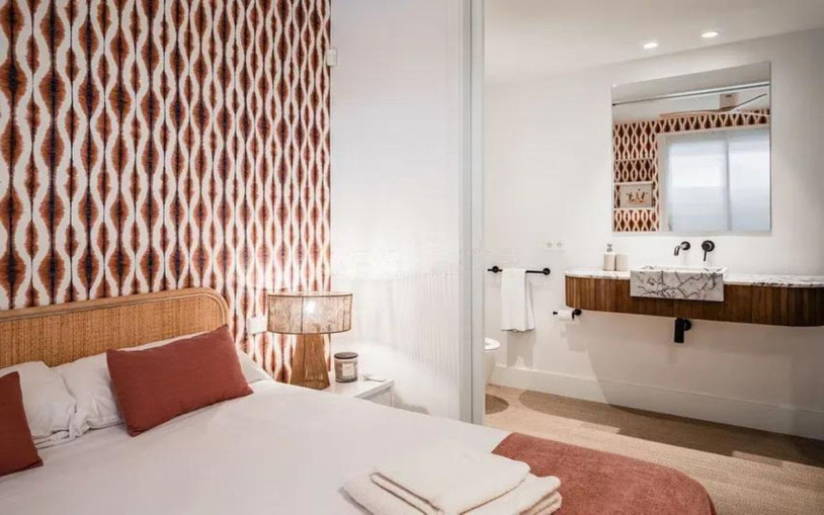 3 Bed Apartment for sale in The Golden Mile Costa Del Sol, Málaga, Spain