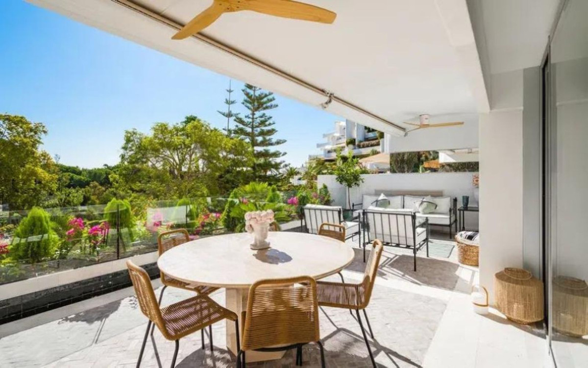 3 Bed Apartment for sale in The Golden Mile Costa Del Sol, Málaga, Spain