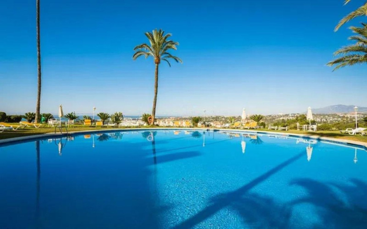 3 Bed Apartment for sale in The Golden Mile Costa Del Sol, Málaga, Spain