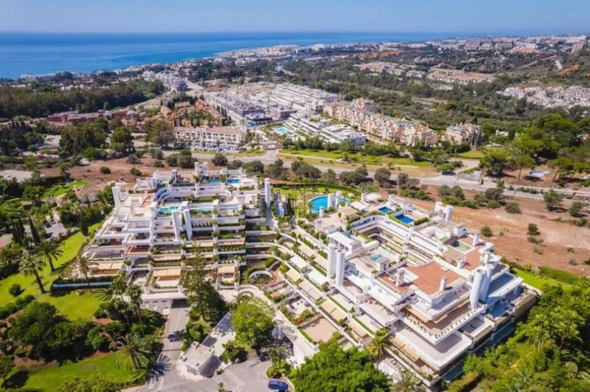 3 Bed Apartment for sale in The Golden Mile Costa Del Sol, Málaga, Spain