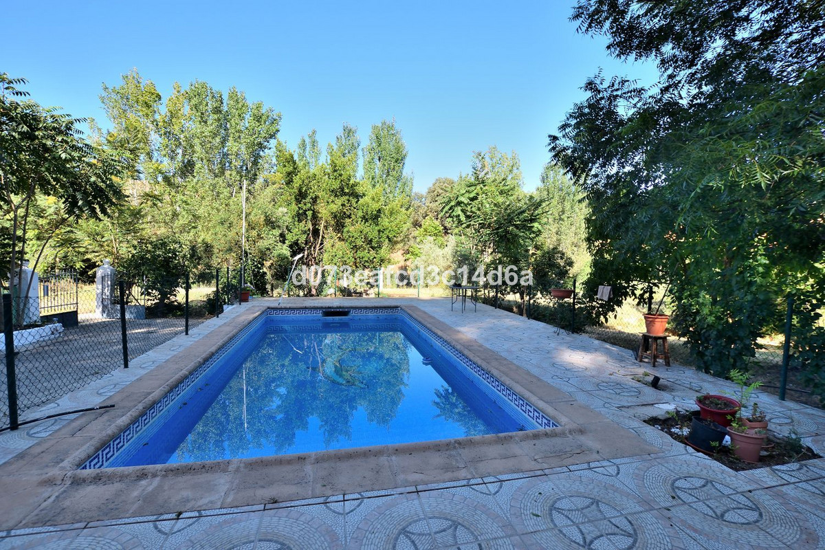 2 Bed Townhouse for sale in Arriate Costa Del Sol, Málaga, Spain