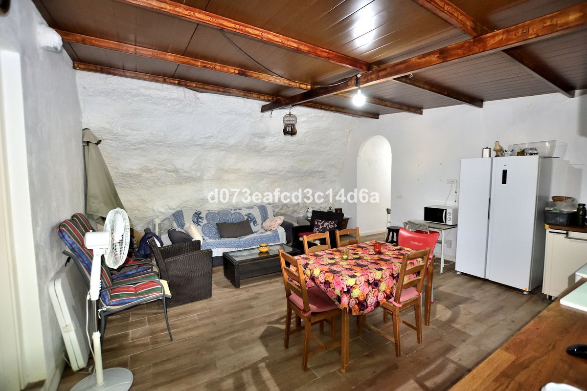 2 Bed Townhouse for sale in Arriate Costa Del Sol, Málaga, Spain