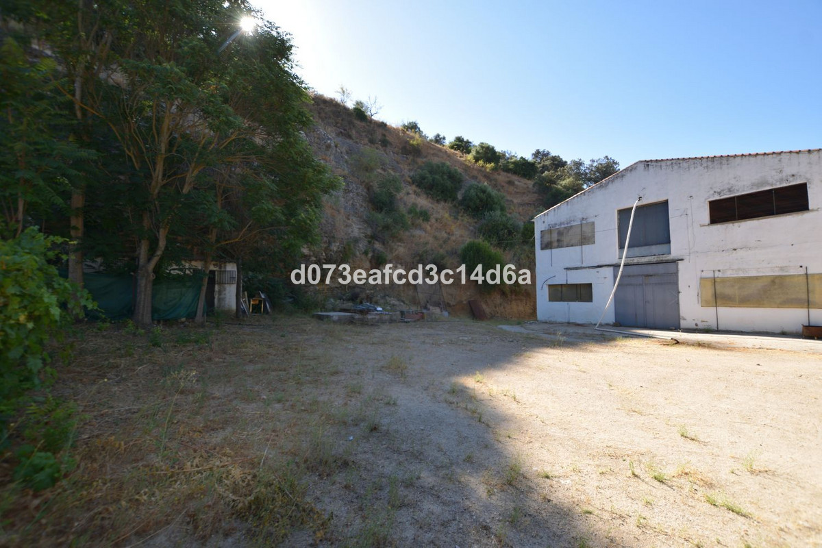 2 Bed Townhouse for sale in Arriate Costa Del Sol, Málaga, Spain