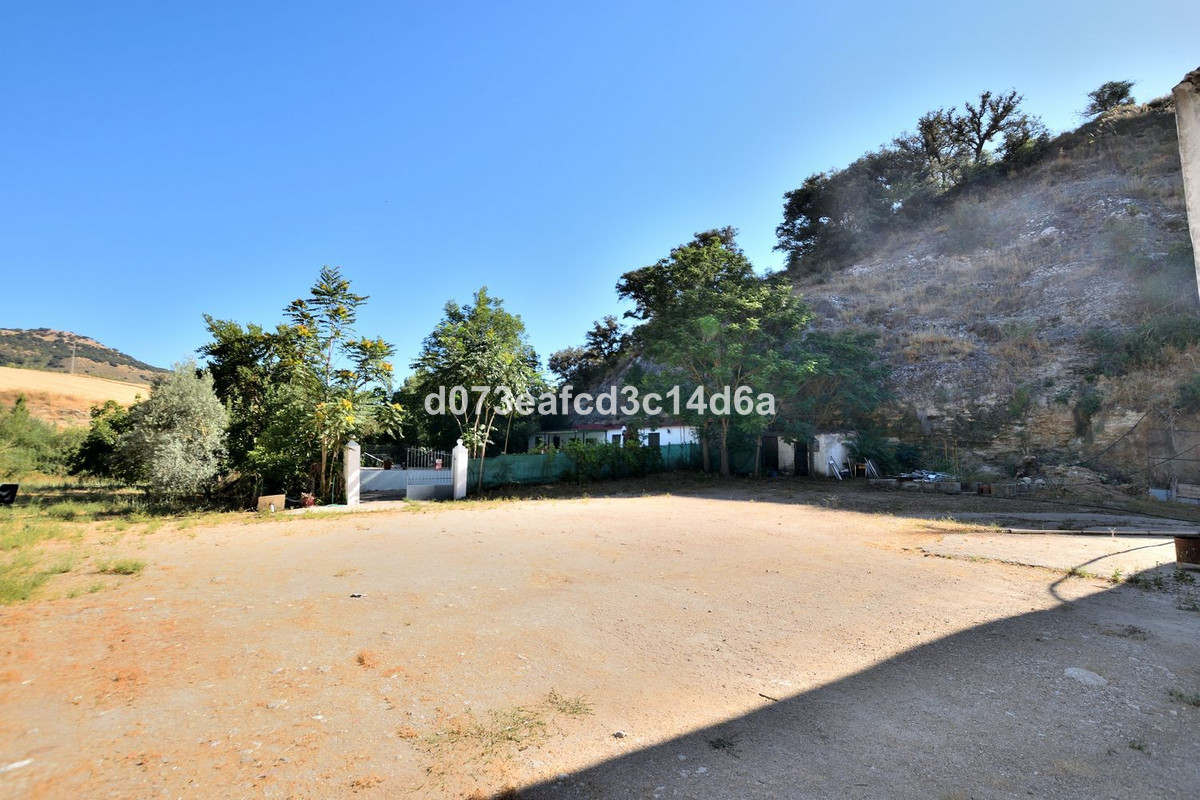 2 Bed Townhouse for sale in Arriate Costa Del Sol, Málaga, Spain