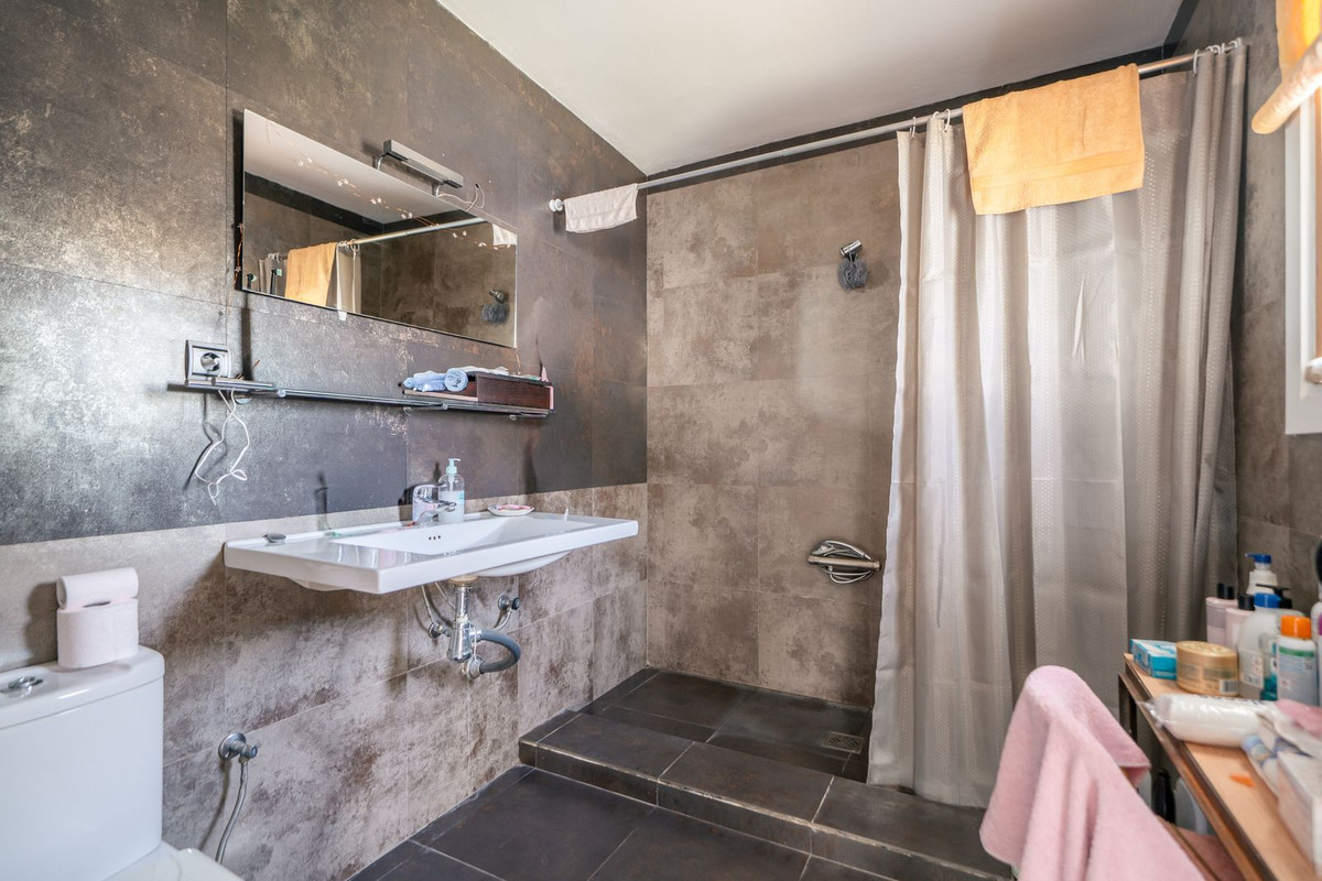 3 Bed Townhouse for sale in Benahavís Costa Del Sol, Málaga, Spain