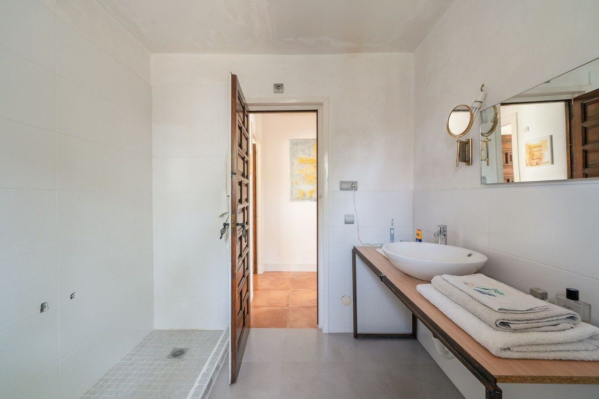 3 Bed Townhouse for sale in Benahavís Costa Del Sol, Málaga, Spain