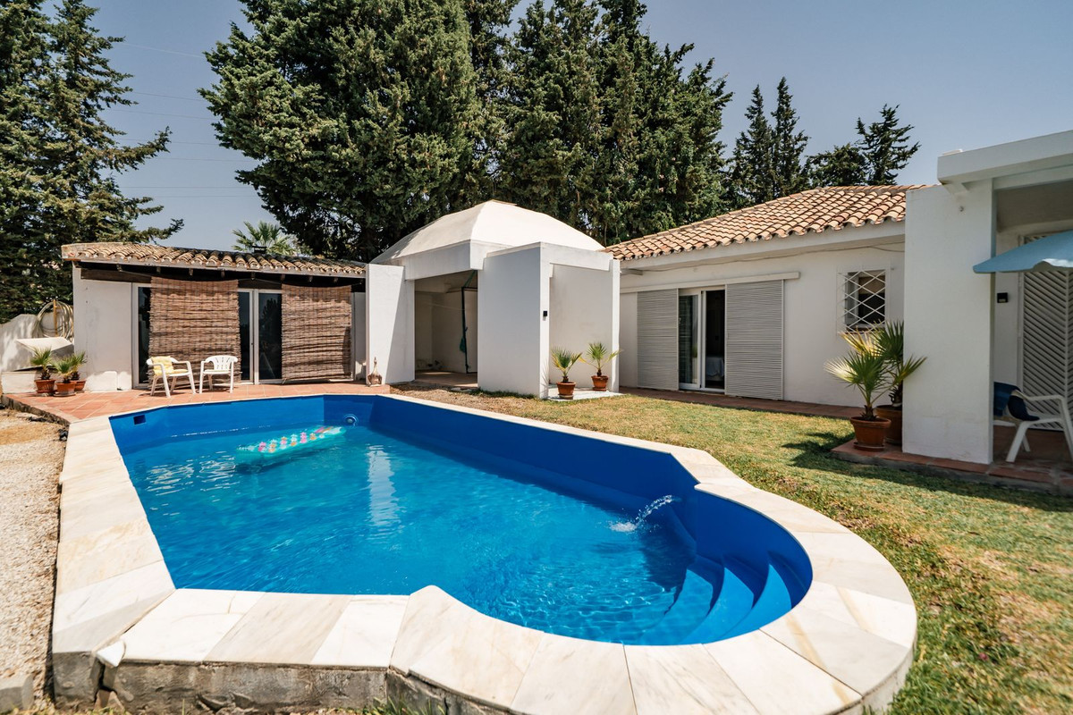 3 Bed Townhouse for sale in Benahavís Costa Del Sol, Málaga, Spain