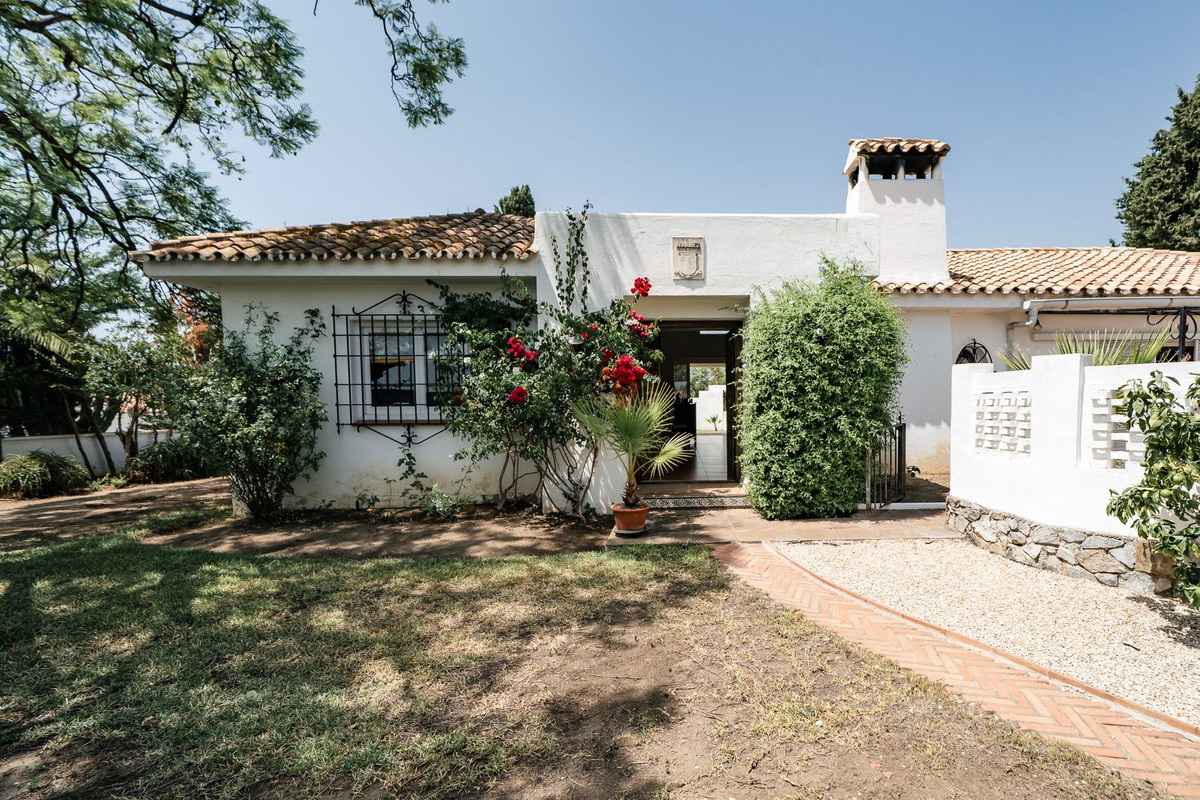 3 Bed Townhouse for sale in Benahavís Costa Del Sol, Málaga, Spain
