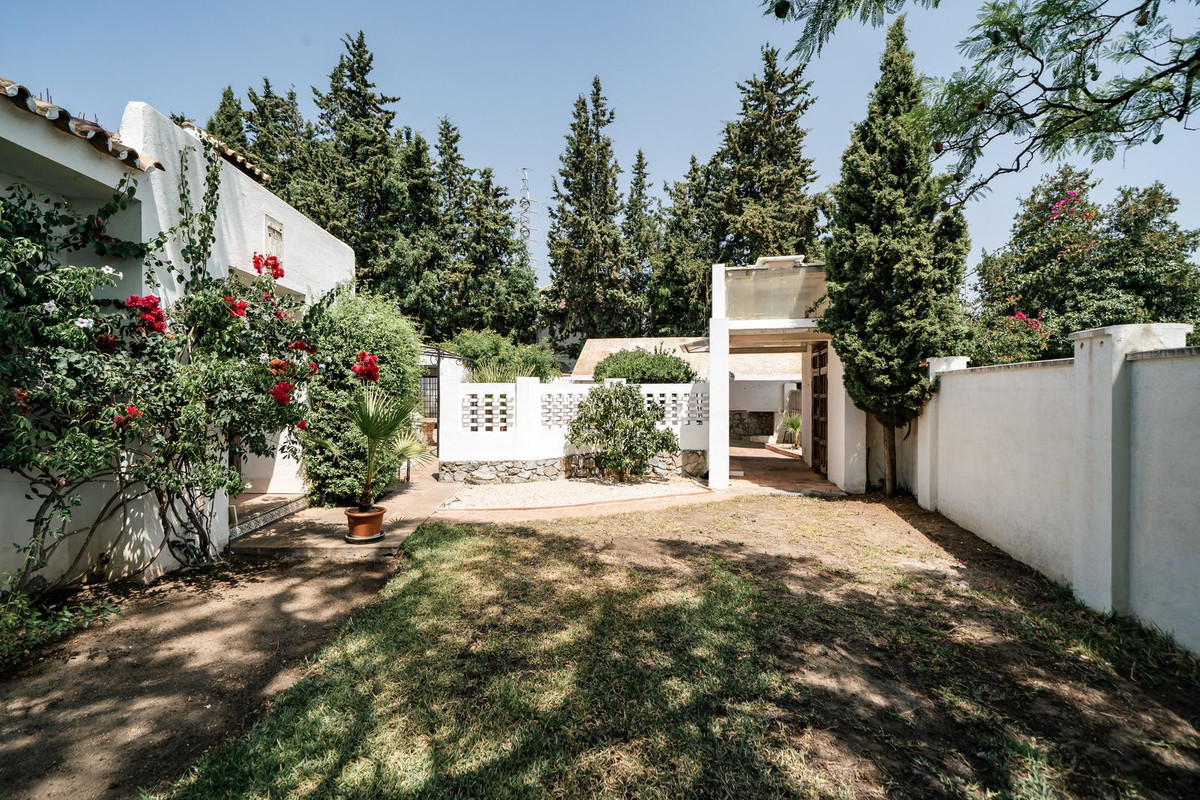 3 Bed Townhouse for sale in Benahavís Costa Del Sol, Málaga, Spain