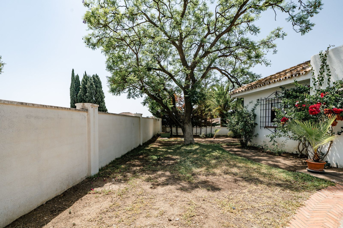 3 Bed Townhouse for sale in Benahavís Costa Del Sol, Málaga, Spain
