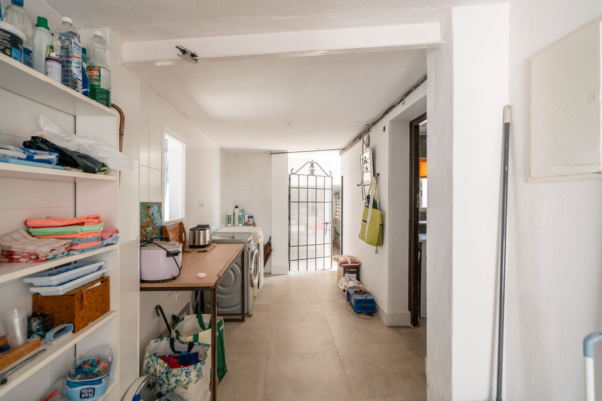 3 Bed Townhouse for sale in Benahavís Costa Del Sol, Málaga, Spain