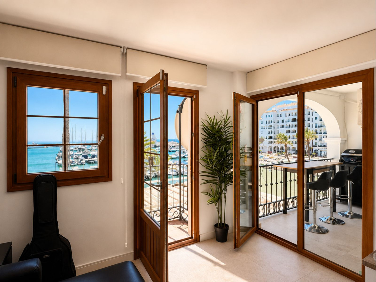 2 Bed Apartment for sale in La Duquesa Costa Del Sol, Málaga, Spain