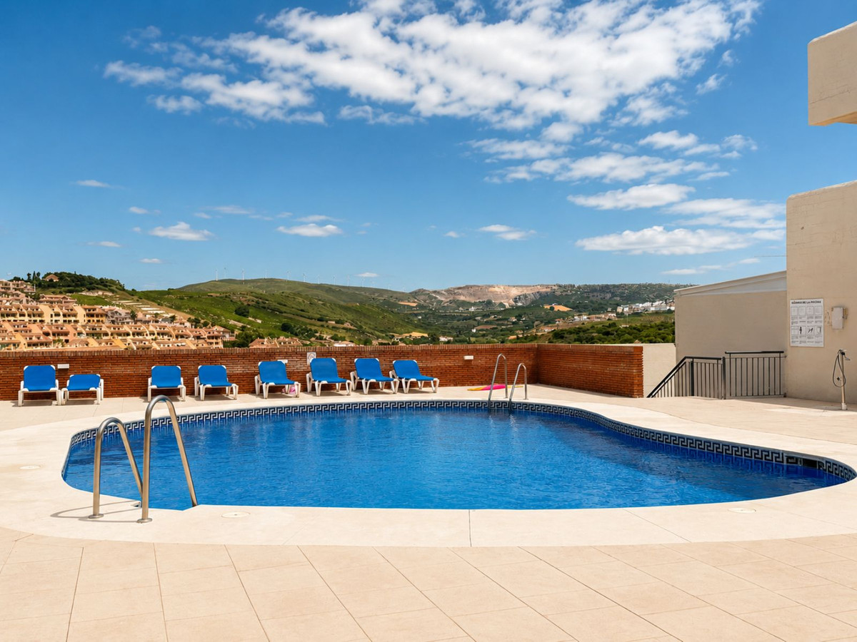 2 Bed Apartment for sale in La Duquesa Costa Del Sol, Málaga, Spain
