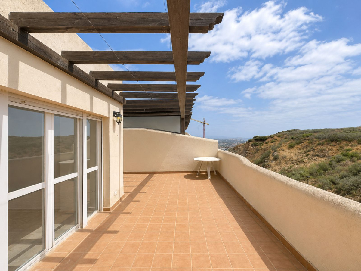 2 Bed Apartment for sale in La Duquesa Costa Del Sol, Málaga, Spain