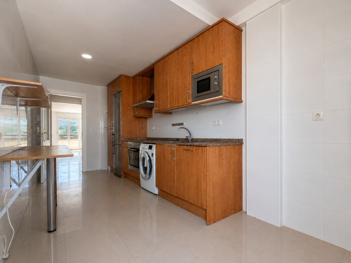 2 Bed Apartment for sale in La Duquesa Costa Del Sol, Málaga, Spain