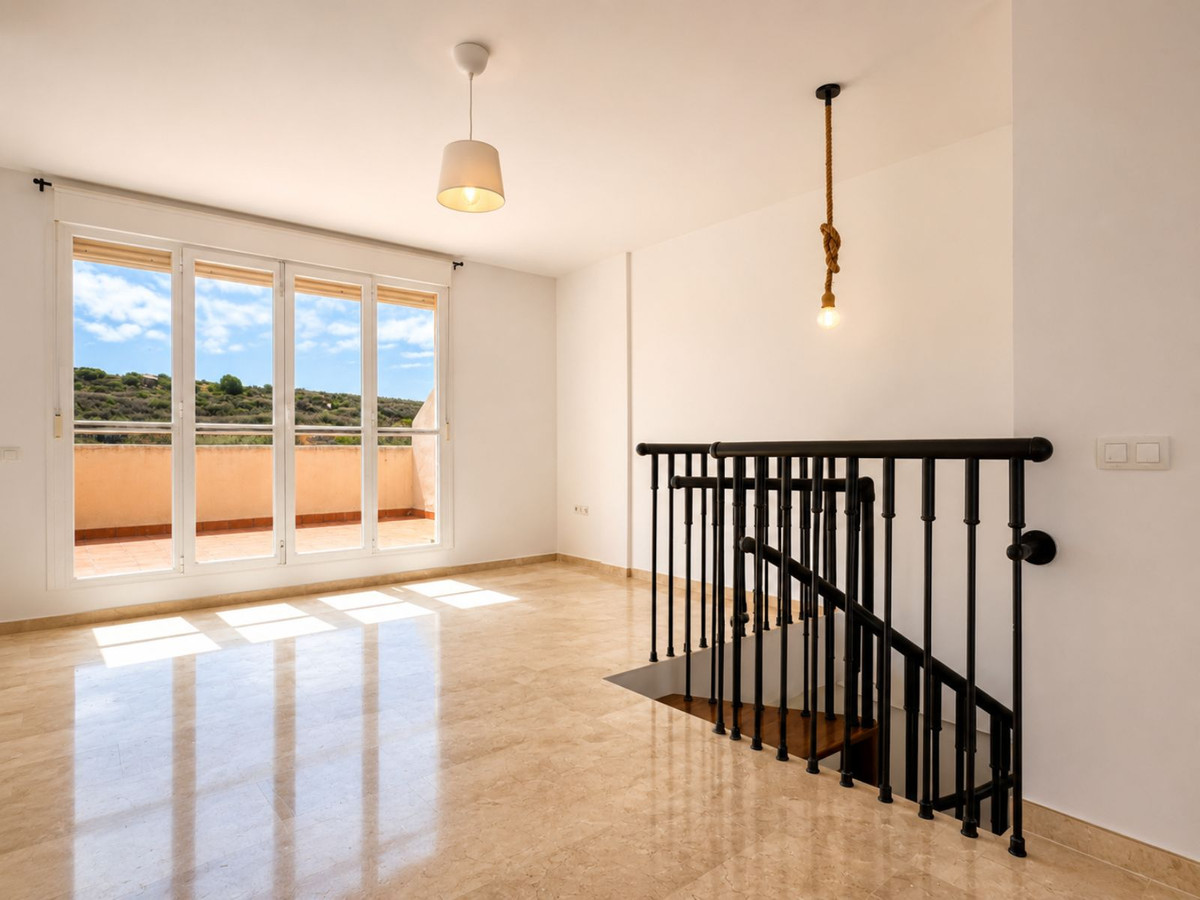 2 Bed Apartment for sale in La Duquesa Costa Del Sol, Málaga, Spain