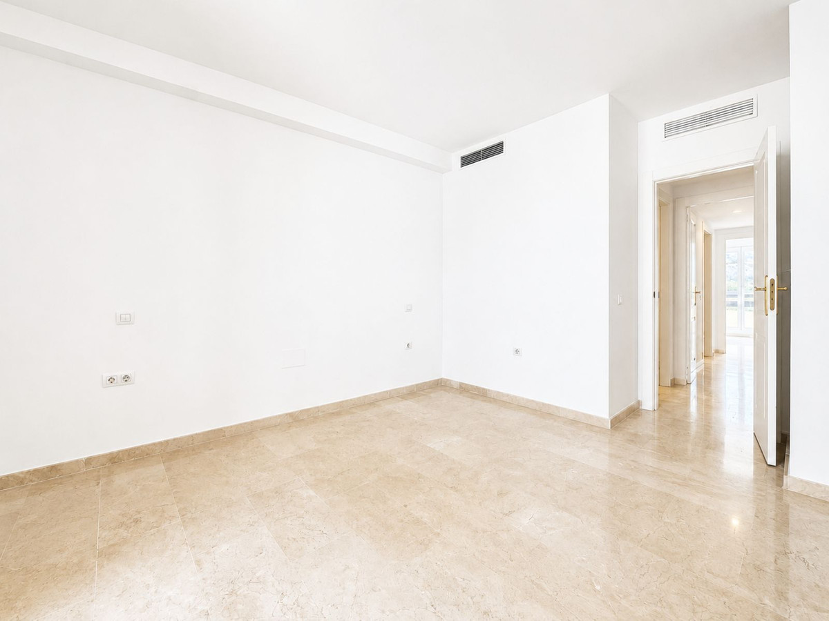 2 Bed Apartment for sale in La Duquesa Costa Del Sol, Málaga, Spain