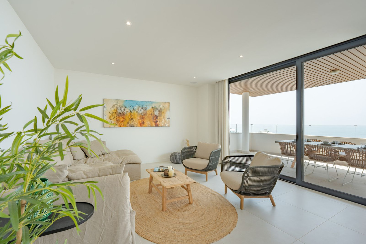 3 Bed Apartment for sale in Fuengirola Costa Del Sol, Málaga, Spain