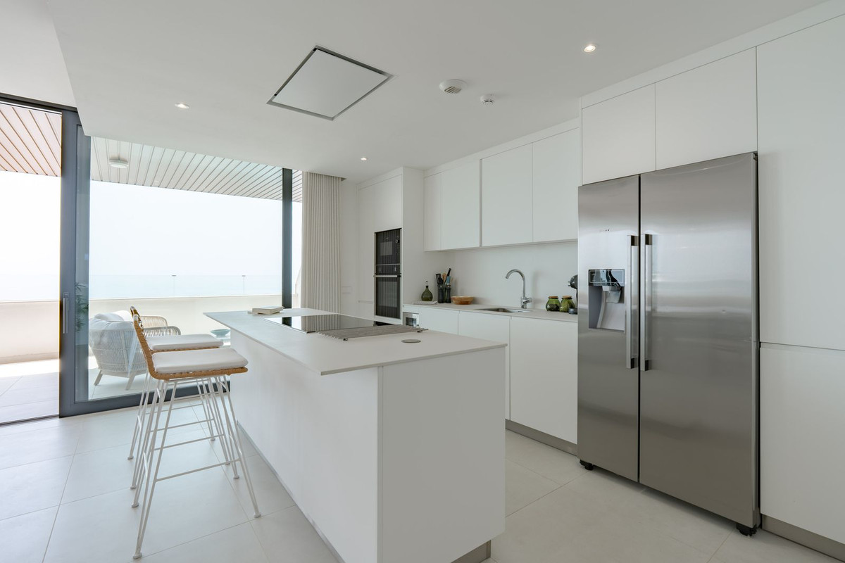 3 Bed Apartment for sale in Fuengirola Costa Del Sol, Málaga, Spain