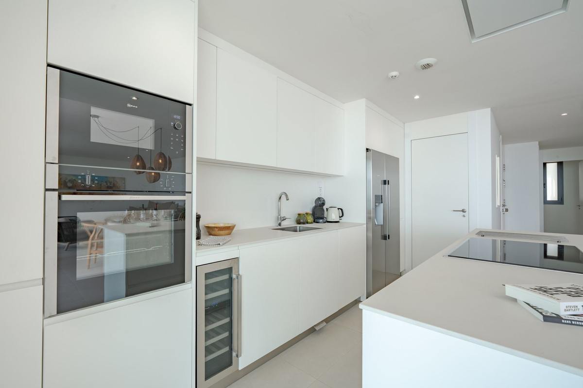 3 Bed Apartment for sale in Fuengirola Costa Del Sol, Málaga, Spain