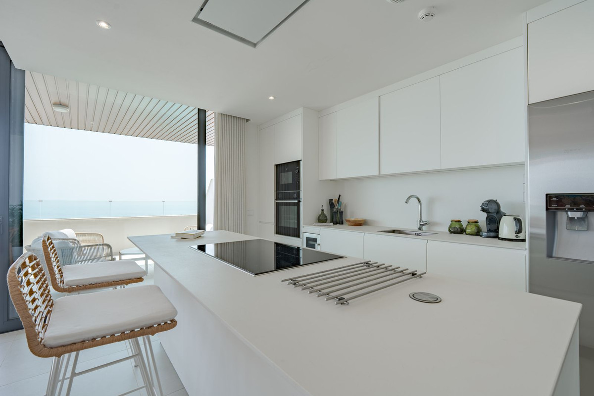 3 Bed Apartment for sale in Fuengirola Costa Del Sol, Málaga, Spain