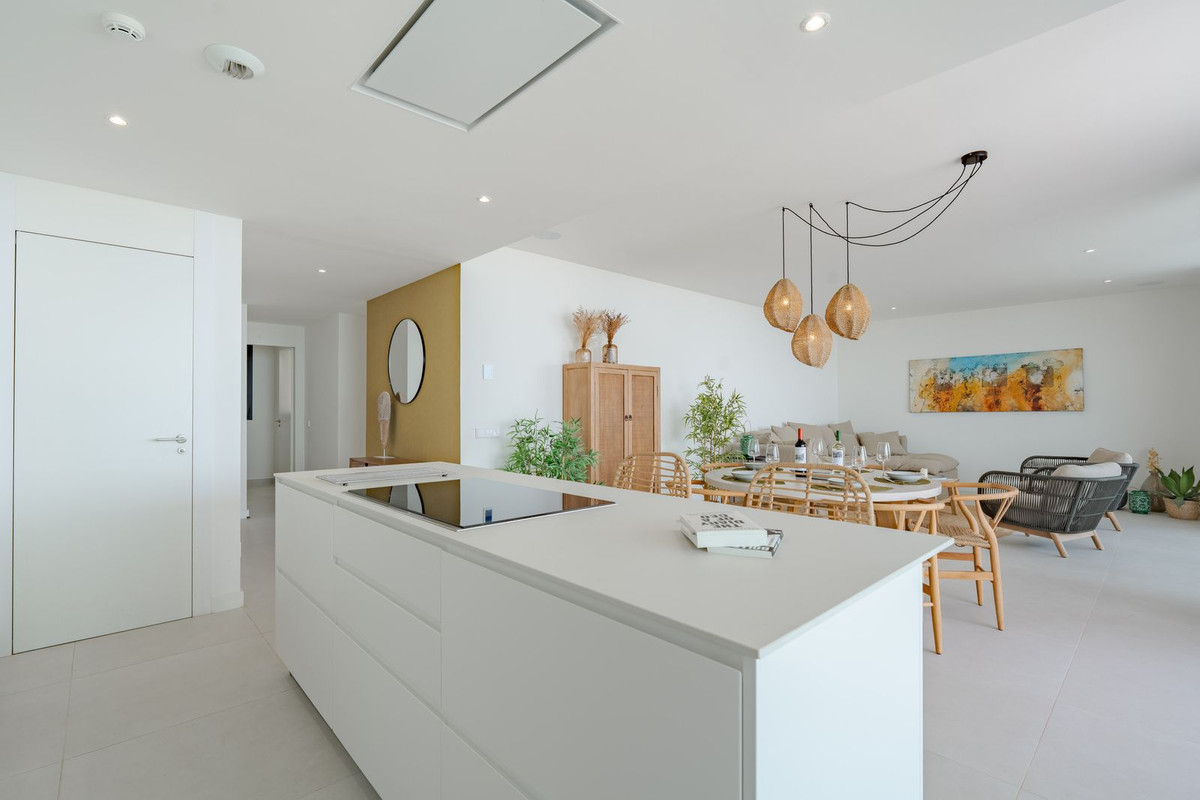 3 Bed Apartment for sale in Fuengirola Costa Del Sol, Málaga, Spain