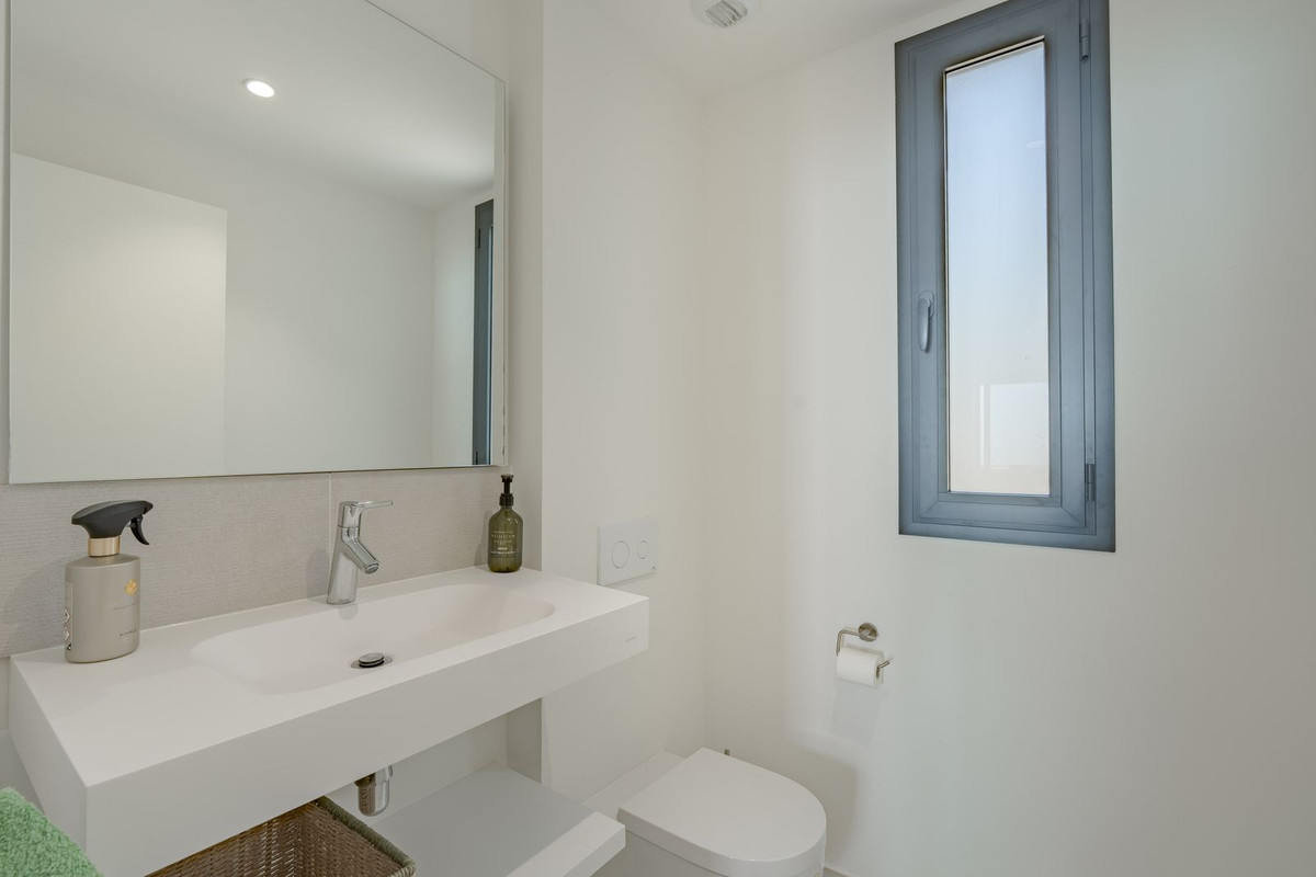 3 Bed Apartment for sale in Fuengirola Costa Del Sol, Málaga, Spain