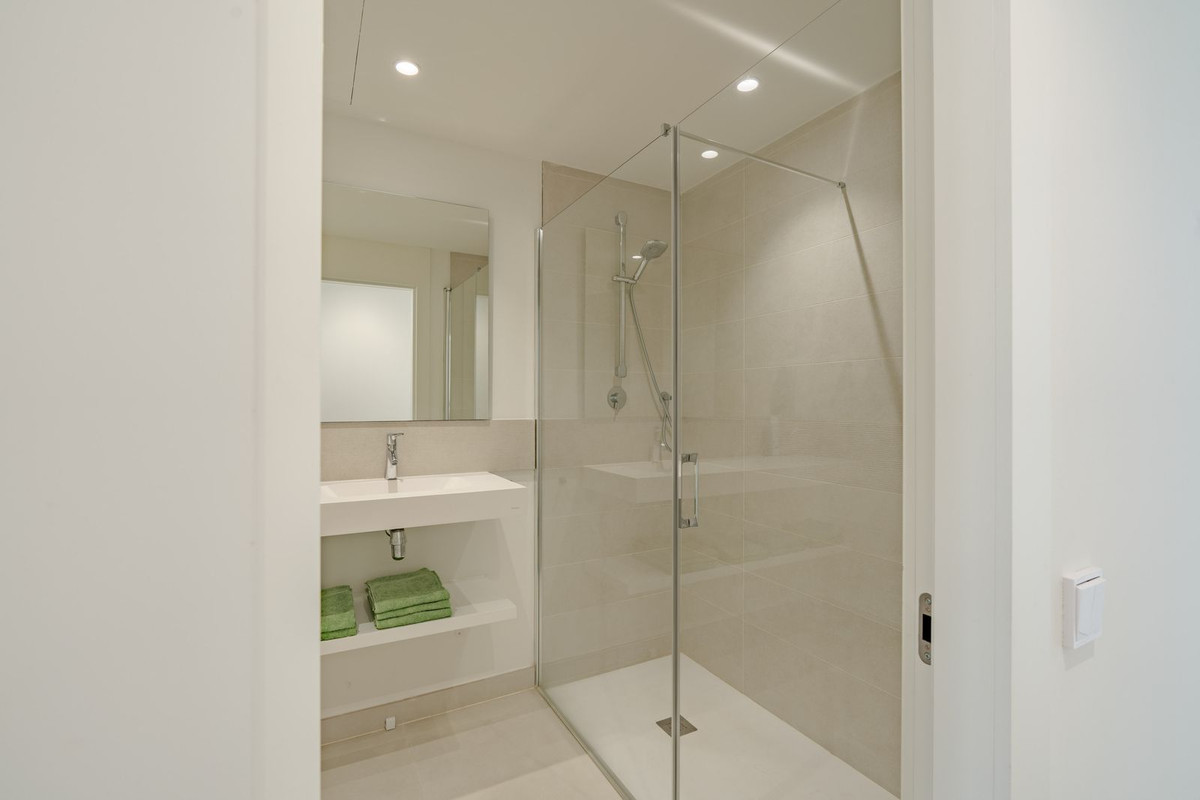 3 Bed Apartment for sale in Fuengirola Costa Del Sol, Málaga, Spain